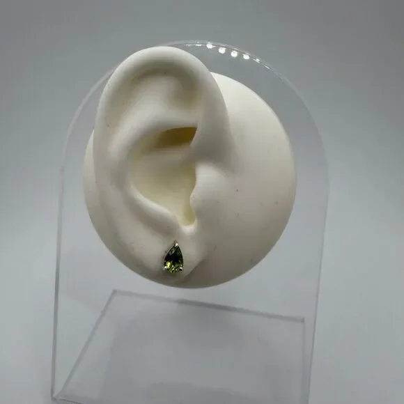 NWOT ~4x6mm faceted, pear cut Peridot stud earrings in sterling silver! - Picture 14 of 14